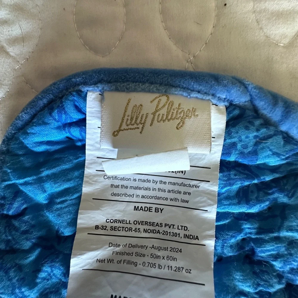 Lilly Pulitzer Reversible Throw Blanket - Multi The Hottest Spot Velvet scallop